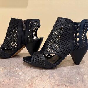 Woman’s Vince Camuto Shoes 6.5 m